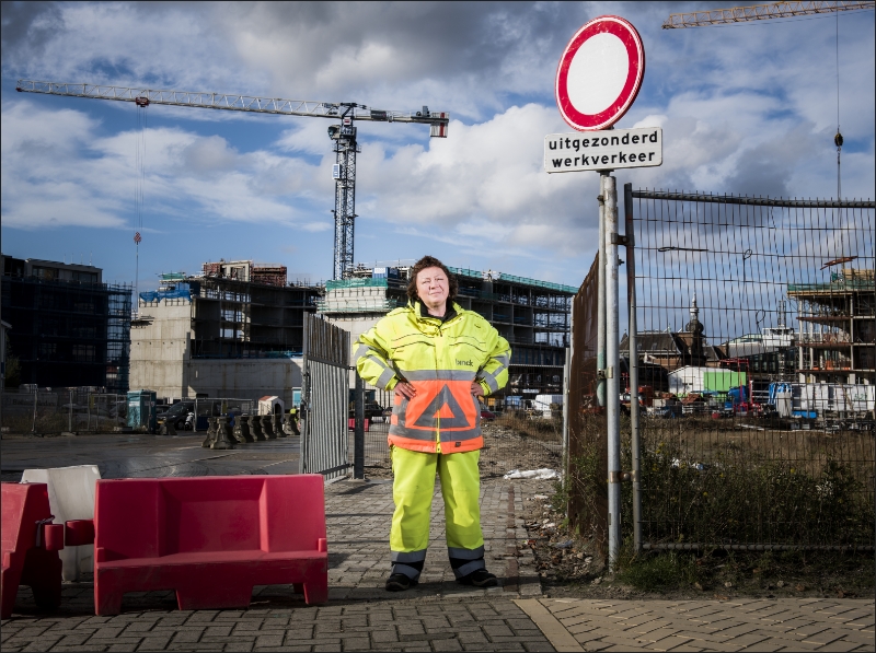 maja verkeersregelaar liggend